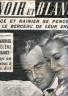 NOIR ET BLANC : 1957 N° 621 GRACE ET RAINIER SE PENCHENT SUR LE BERCEAU DE LEUR ENFANT.